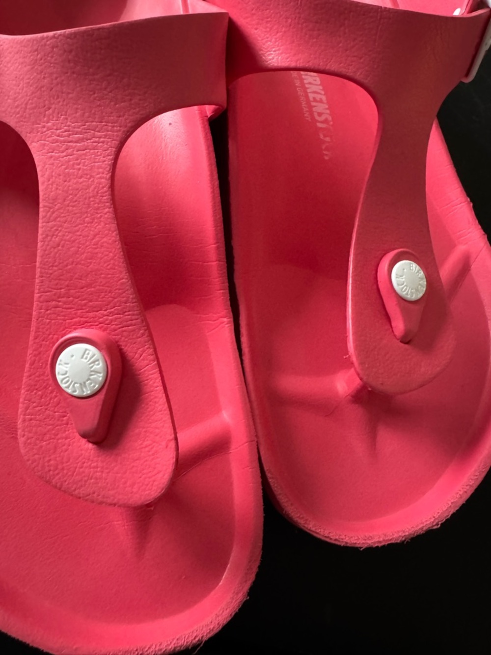 EUC Women’s Birkenstock Gizeh rubber sandals size 41  (US 10.5) color Coral - Picture 3 of 9